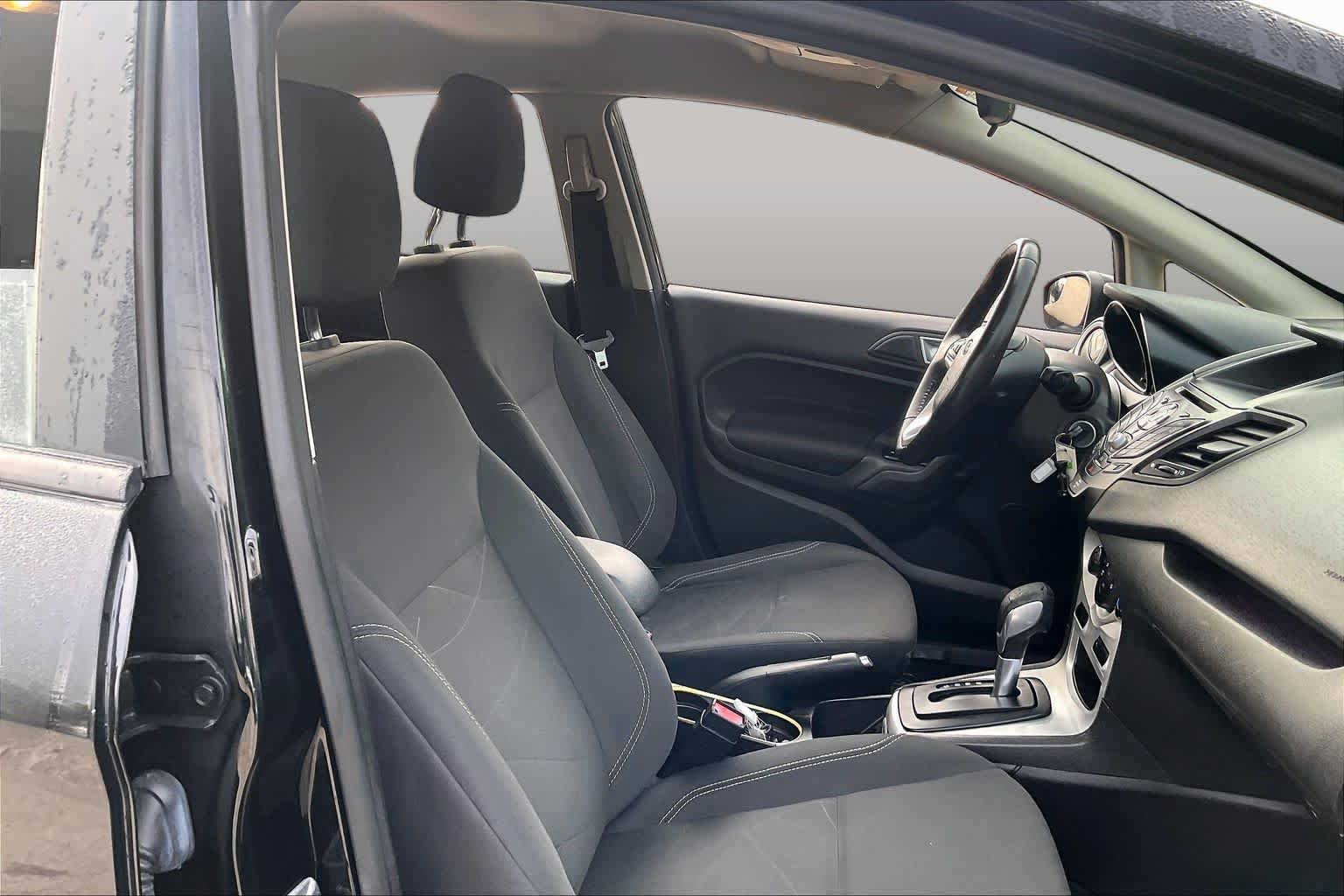 Used 2016 Ford Fiesta SE FWD image 9