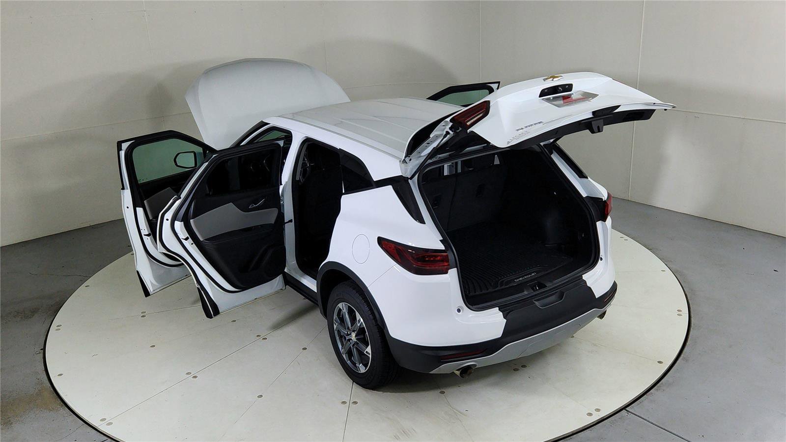 Used 2023 Chevrolet Blazer LT image 45