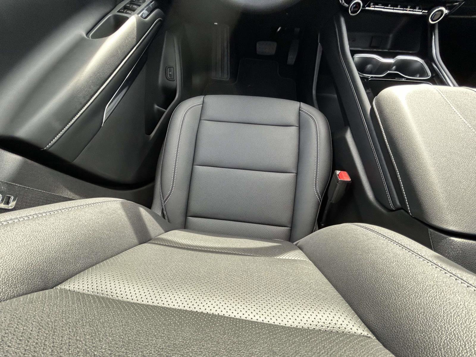 New 2026 Chevrolet Traverse LT w/ Sun and Wheel Package image 14