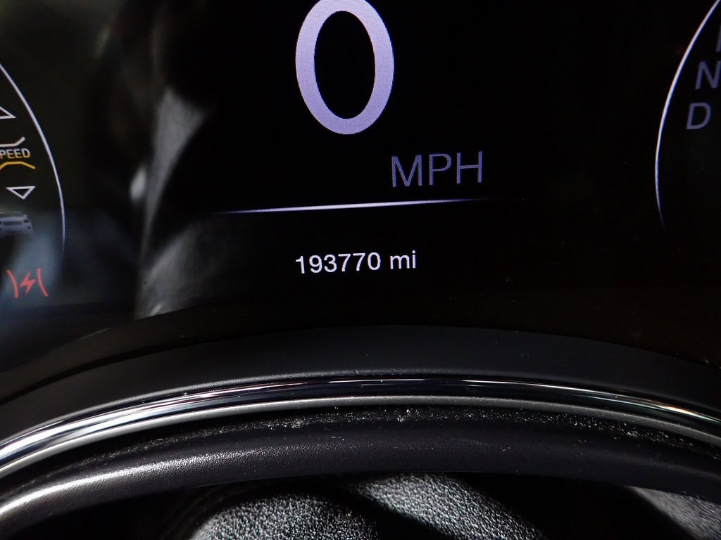 Used 2017 Jeep Grand Cherokee Altitude image 23