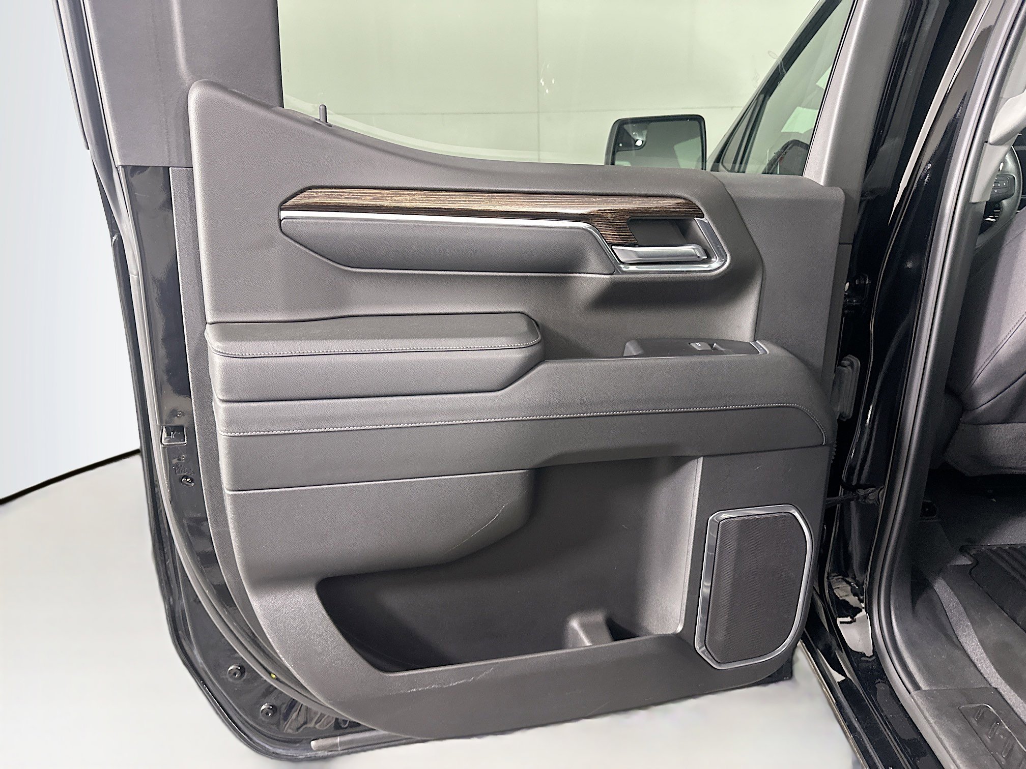 Used 2024 GMC Sierra 1500 Elevation image 24