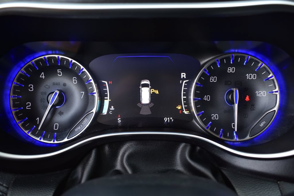 Used 2020 Chrysler Pacifica Limited FWD image 51