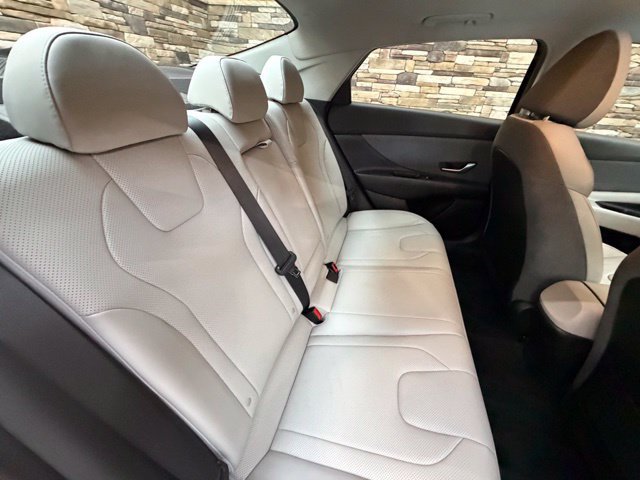Certified 2023 Hyundai Elantra Limited w/ Preferred Accessory Package FWD image 38