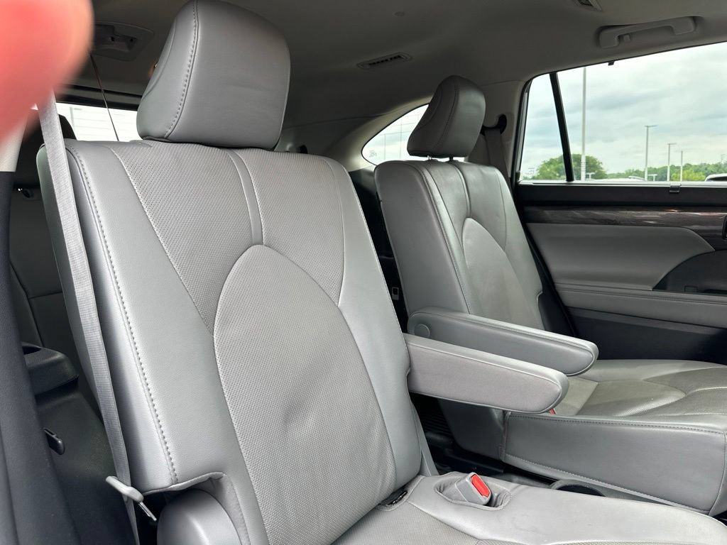 Used 2022 Toyota Highlander Limited AWD/4WD image 34
