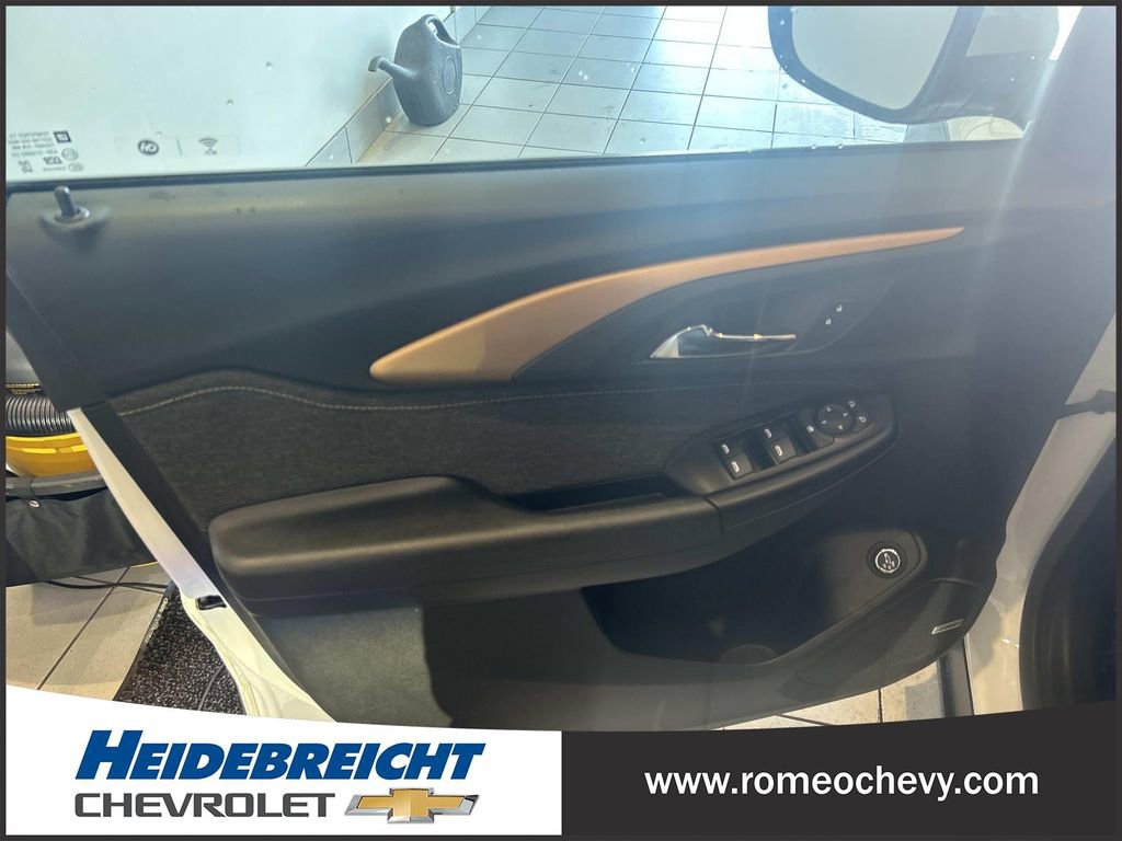 Used 2023 Chevrolet TrailBlazer ACTIV w/ Sun and Liftgate Package image 10