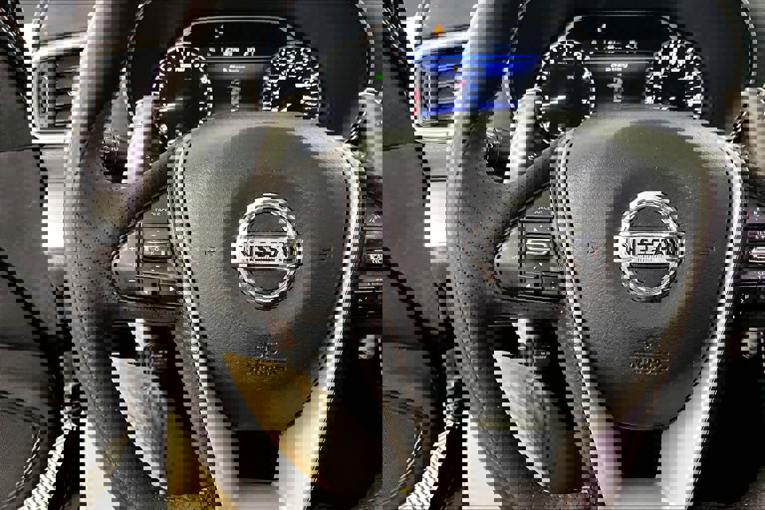 Used 2016 Nissan Maxima SR w/ Interior Lighting Package image 25