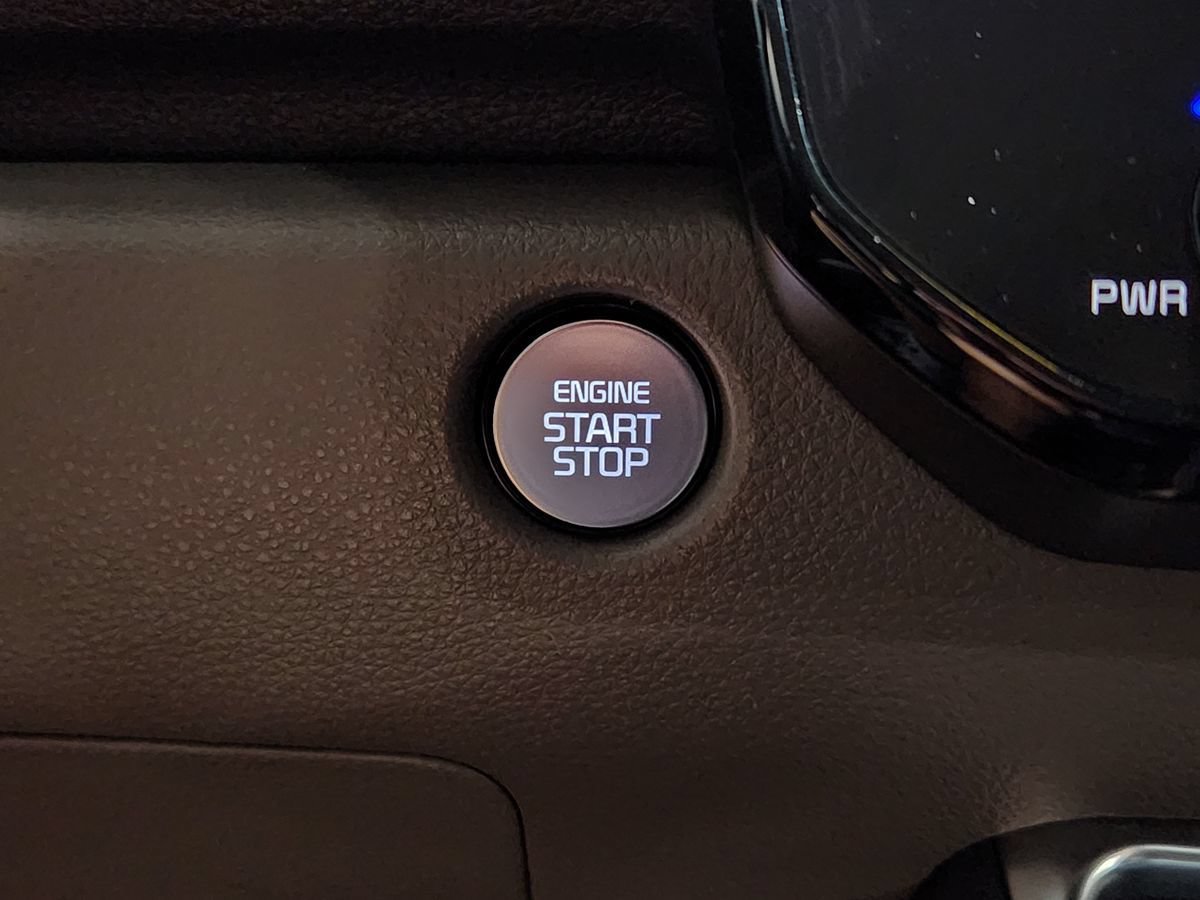 Used 2025 Kia Carnival SX FWD image 40