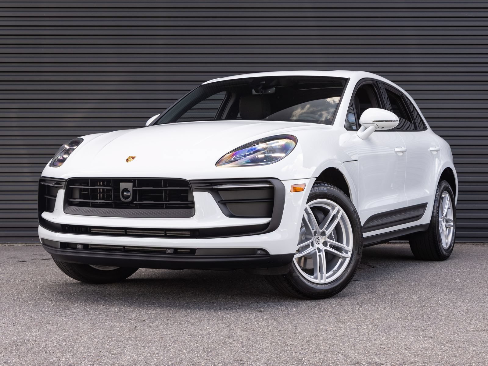 Certified 2026 Porsche Macan AWD/4WD image 1