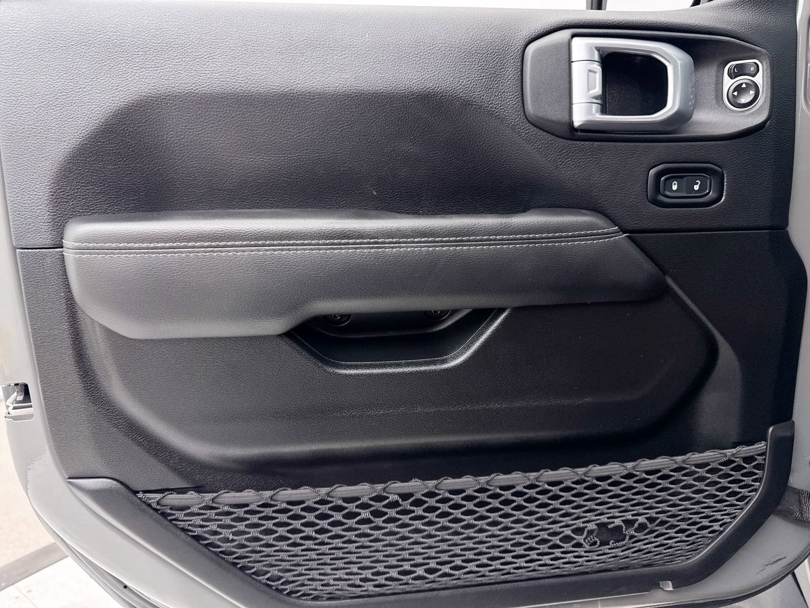 Used 2022 Jeep Wrangler Unlimited Sahara image 28