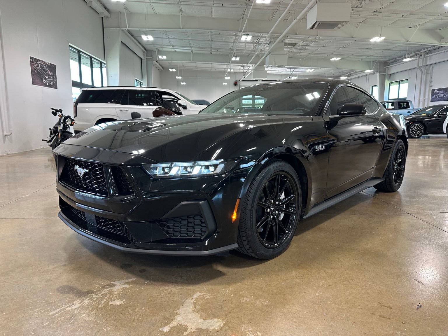 Used 2024 Ford Mustang GT Premium RWD image 3