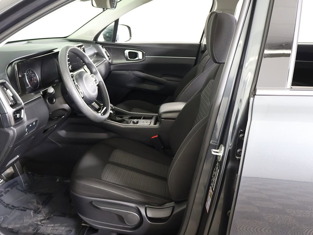 Used 2022 Kia Sorento LX image 27