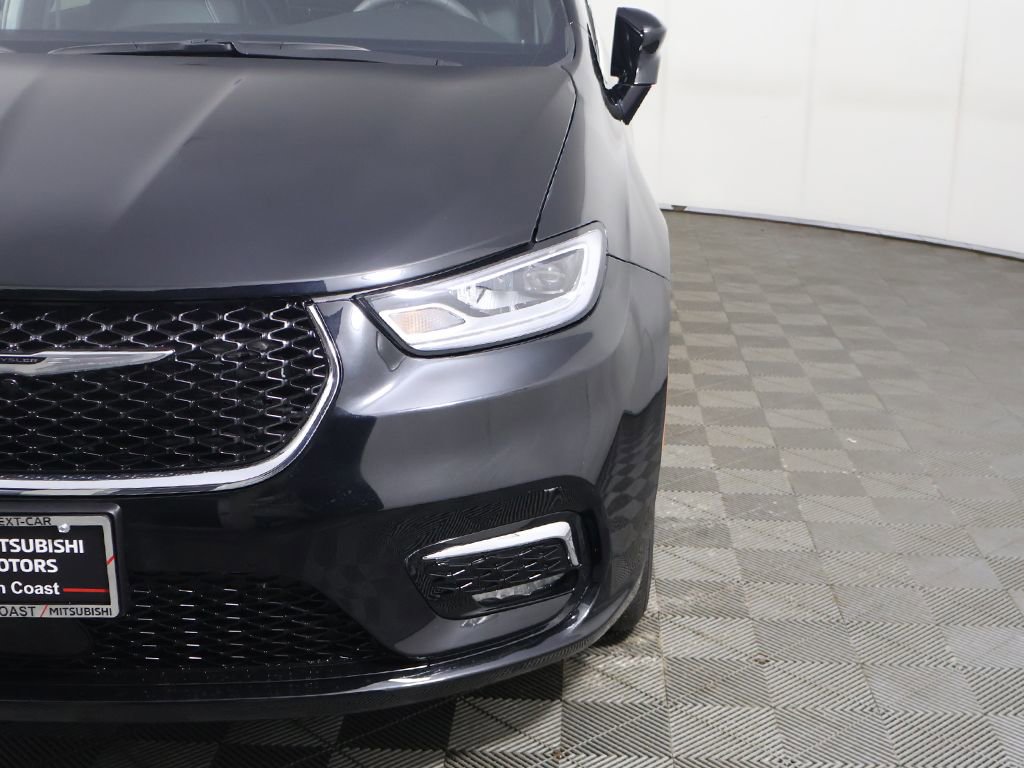 Used 2025 Chrysler Pacifica Select image 23