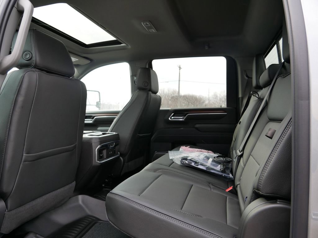New 2026 GMC Sierra 3500 Denali w/ Denali Reserve Package AWD/4WD image 7