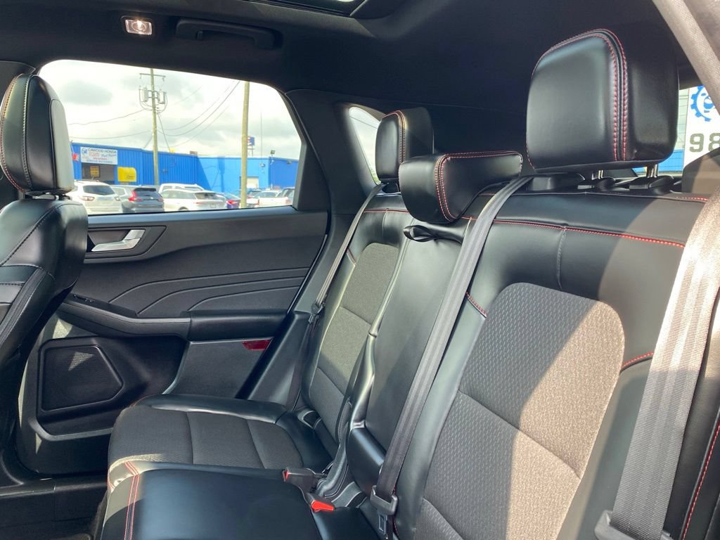 Used 2025 Ford Escape ST-Line w/ Tech Pack #1 AWD/4WD image 16