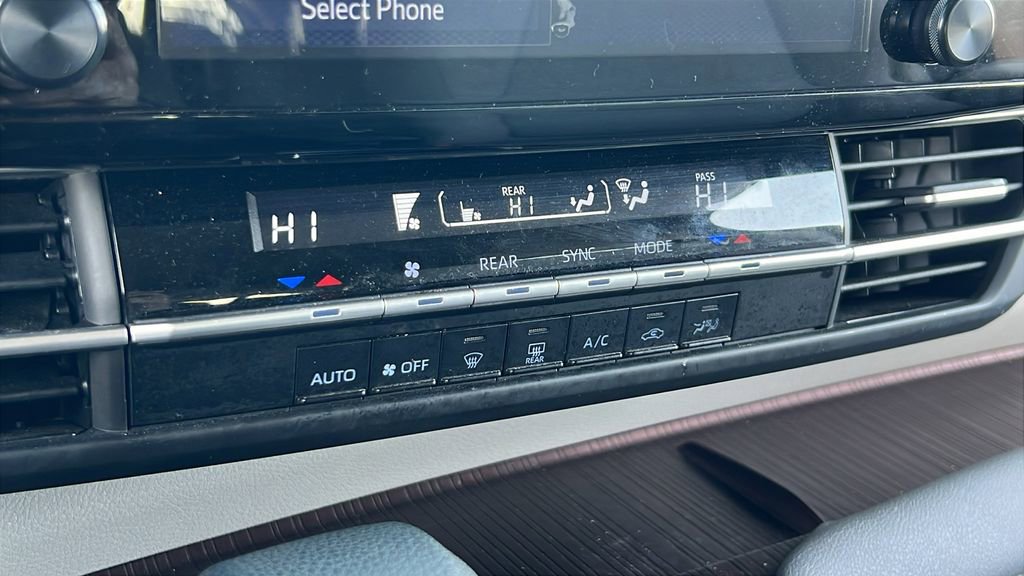 Used 2024 Toyota Sienna LE image 22