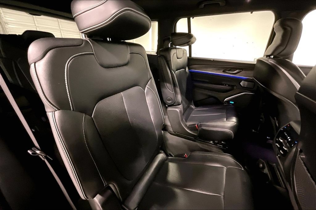 Used 2021 Jeep Grand Cherokee L Overland w/ Luxury Tech Group IV AWD/4WD image 34