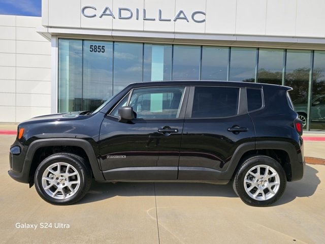 Used 2023 Jeep Renegade Latitude image 2