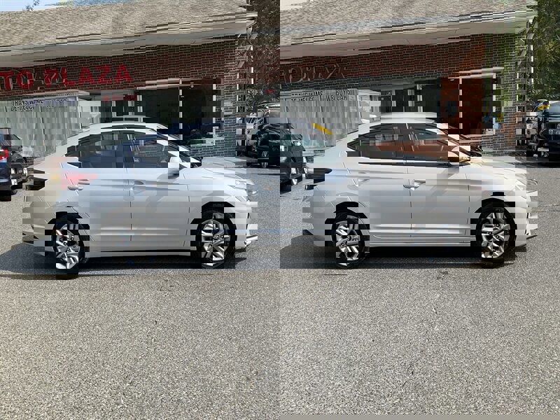 Used 2019 Hyundai Elantra SEL image 4