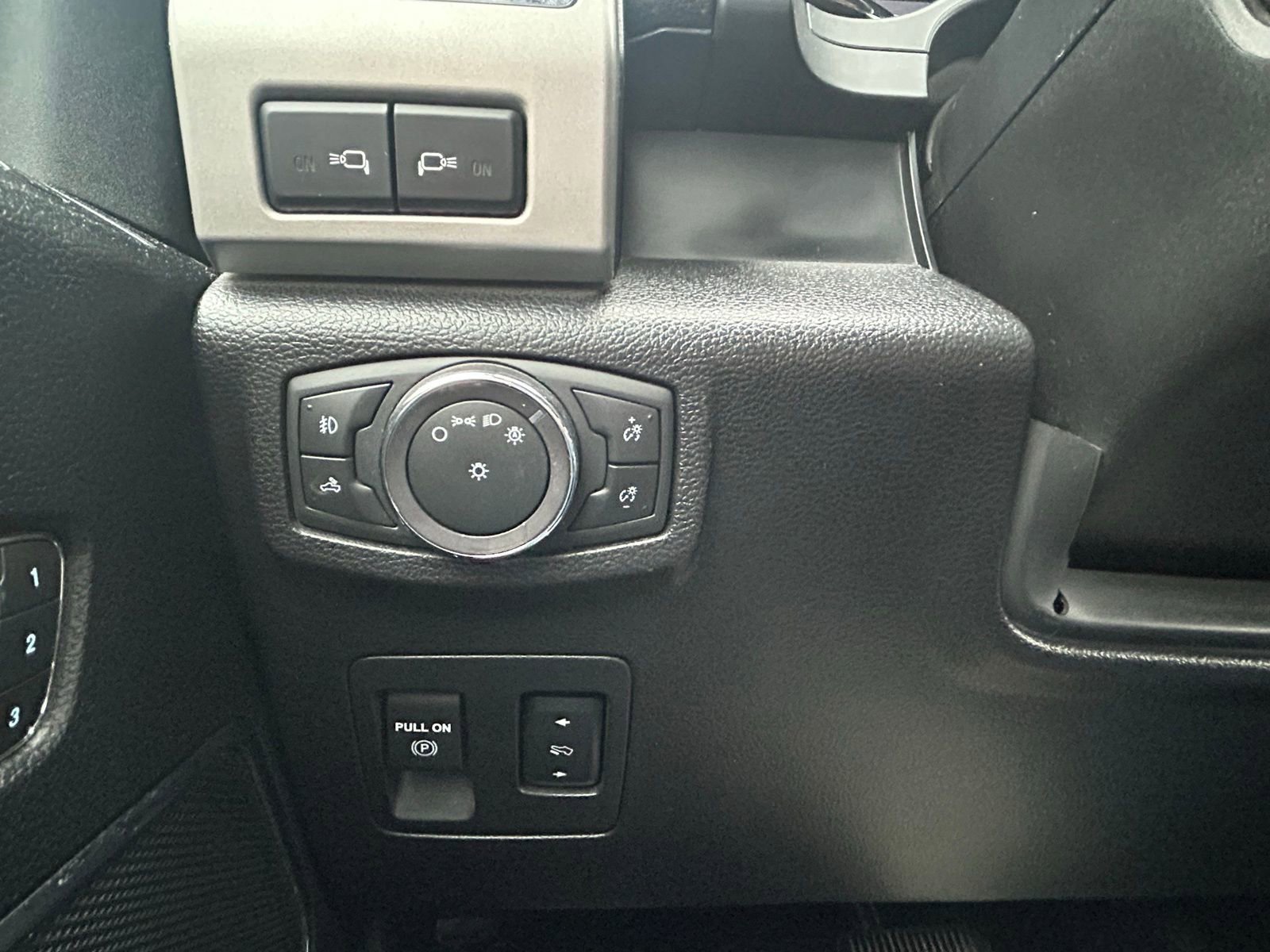Used 2018 Ford F150 Lariat w/ Equipment Group 502A Luxury AWD/4WD image 16