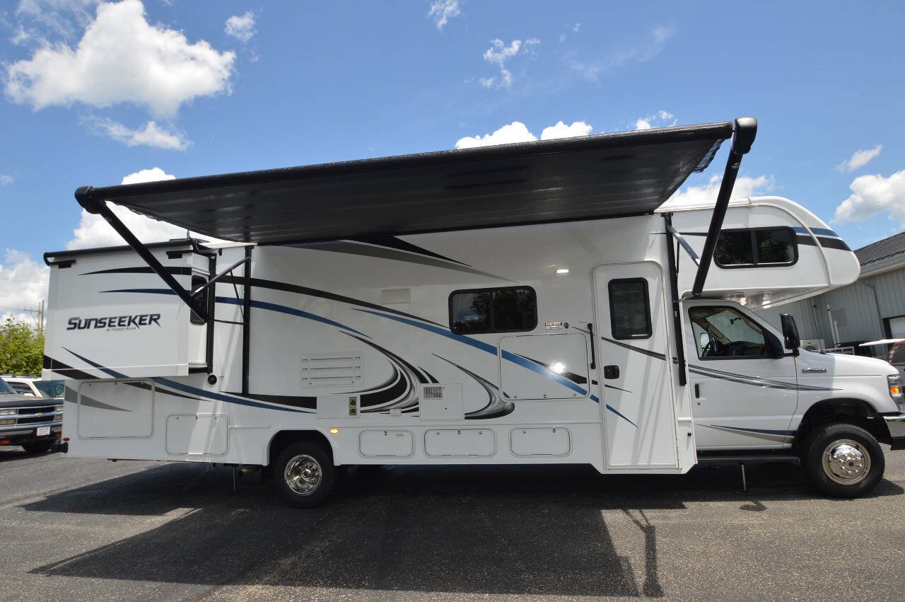 Used 2019 Ford E-450 and Econoline 450 Super Duty w/ Motorhome Prep Package RWD image 24