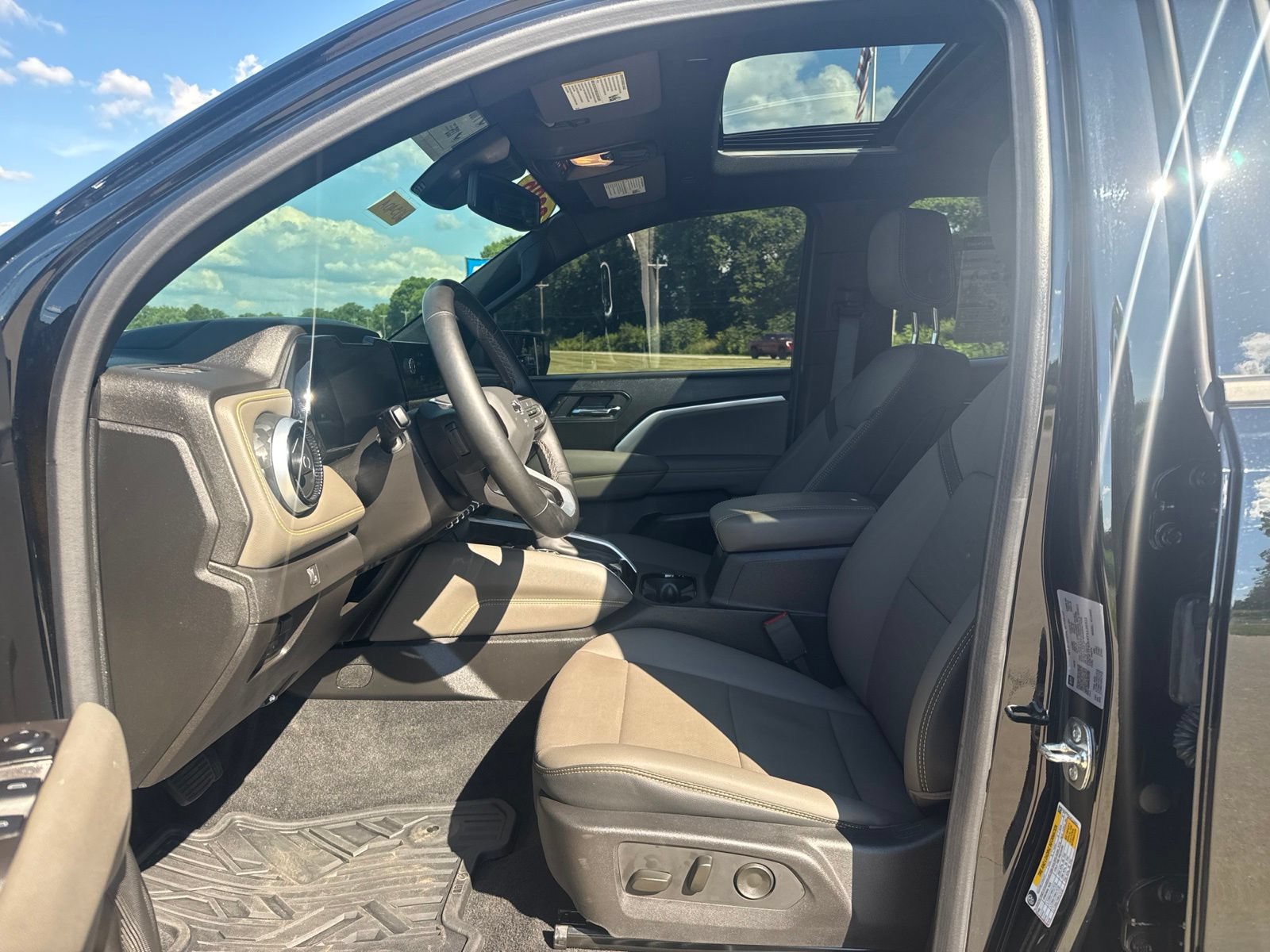 Used 2026 Chevrolet Colorado ZR2 w/ Technology Package AWD/4WD image 21