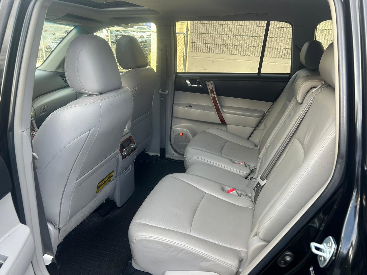 Used 2012 Toyota Highlander Limited AWD/4WD image 14