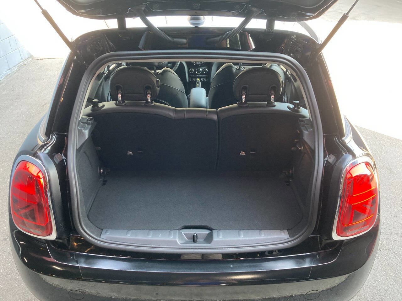 Used 2020 MINI Cooper SE w/ 6.5" Touchscreen Package image 18