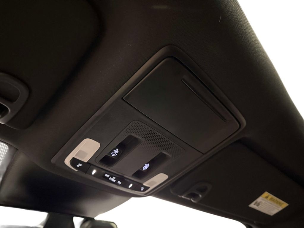 Used 2025 Honda Pilot TrailSport image 40