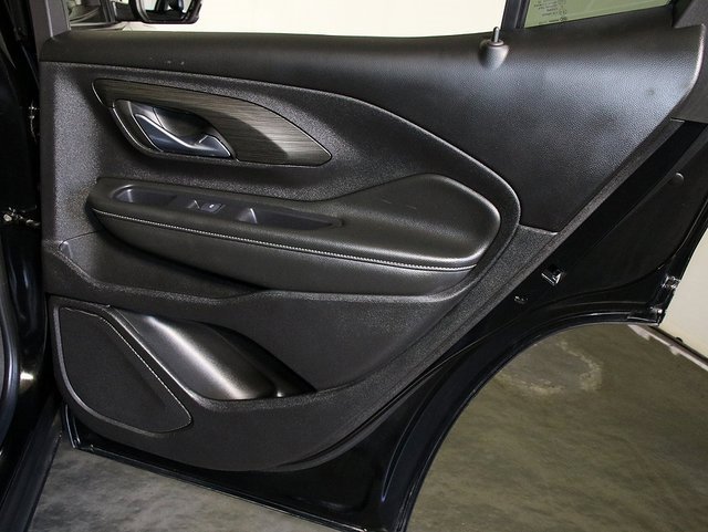 Used 2024 GMC Terrain SLT image 30