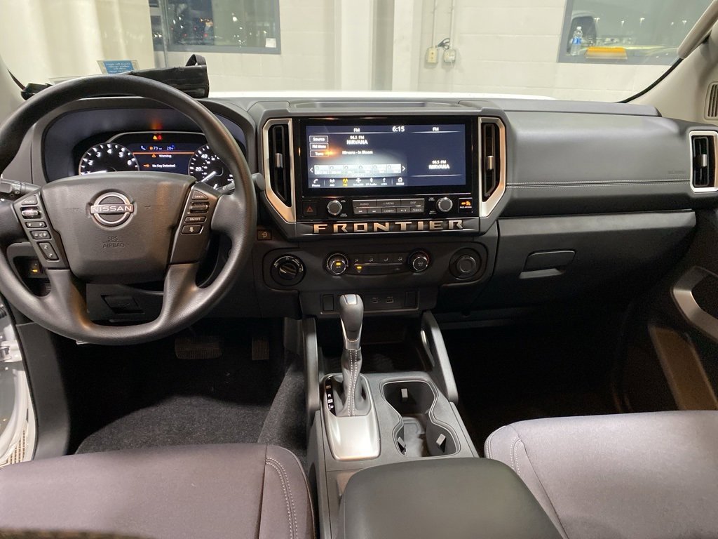 Used 2025 Nissan Frontier SV image 12