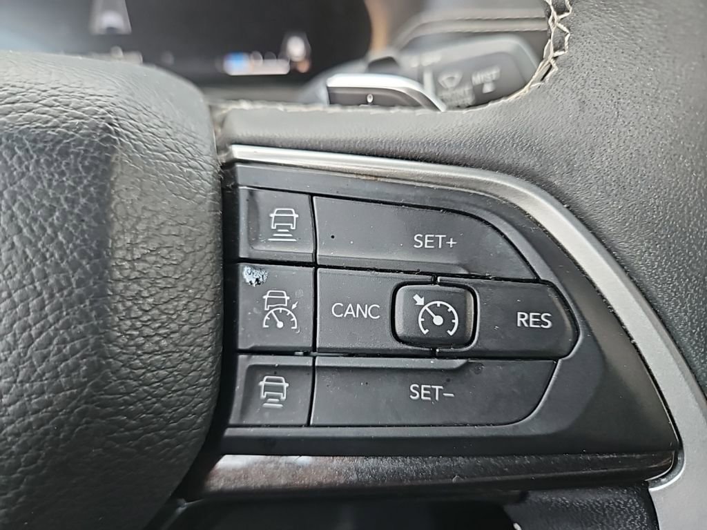 Used 2023 Jeep Grand Cherokee L Laredo AWD/4WD image 14