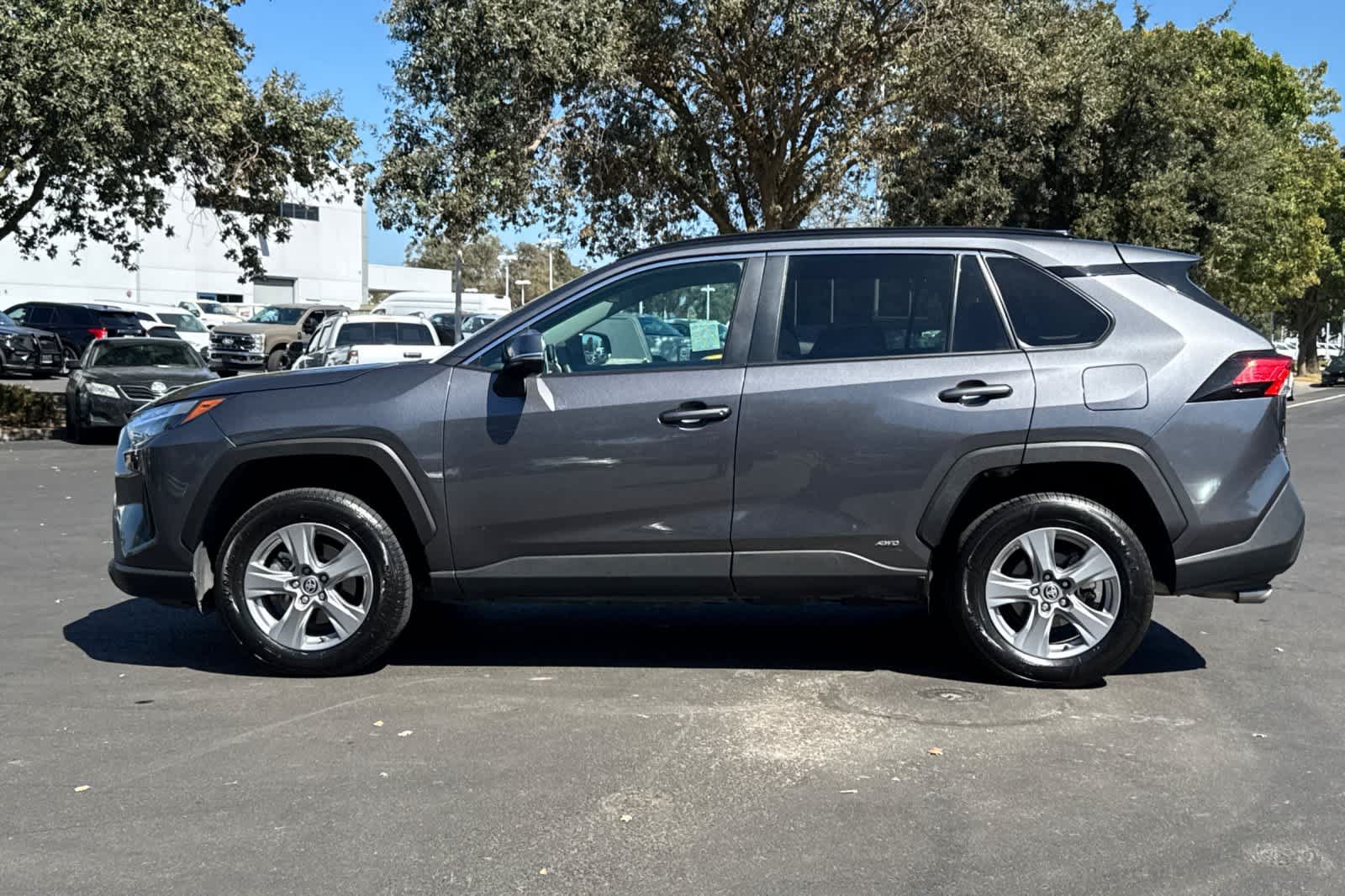 Used 2025 Toyota RAV4 XLE AWD/4WD image 5