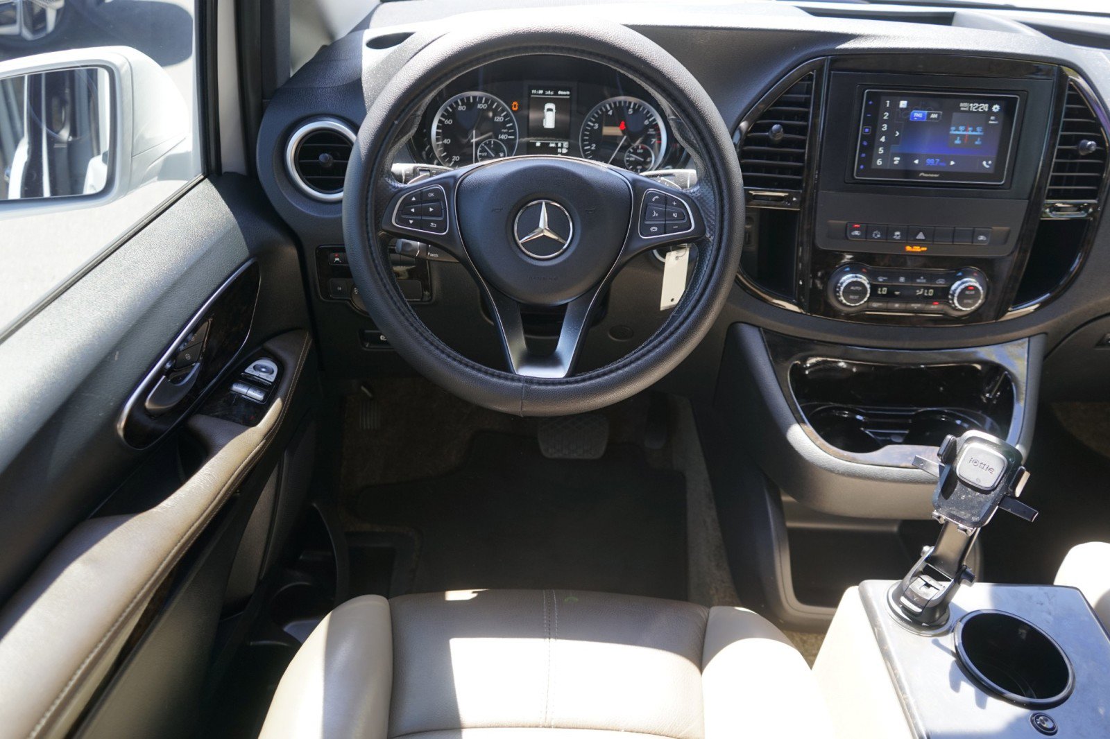 Used 2018 Mercedes-Benz Metris Passenger image 15