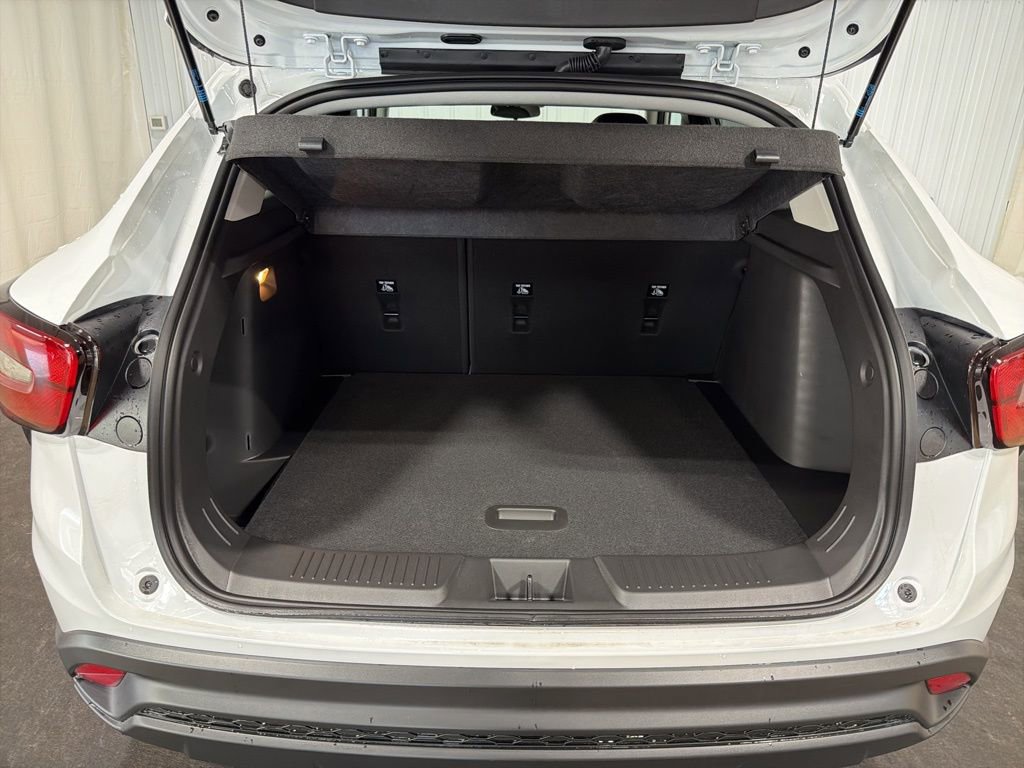 New 2026 Chevrolet Trax LT w/ Sunroof Package image 8