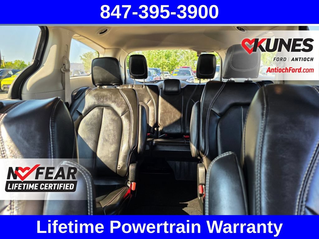 Used 2023 Chrysler Pacifica Touring-L FWD image 32