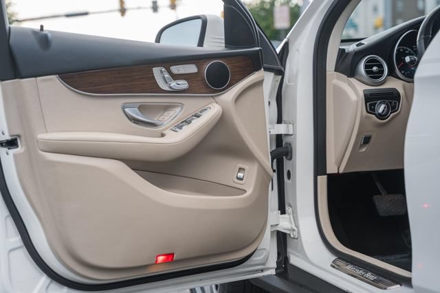 Certified 2022 Mercedes-Benz GLC 300 4MATIC w/ Premium Package Lite image 36