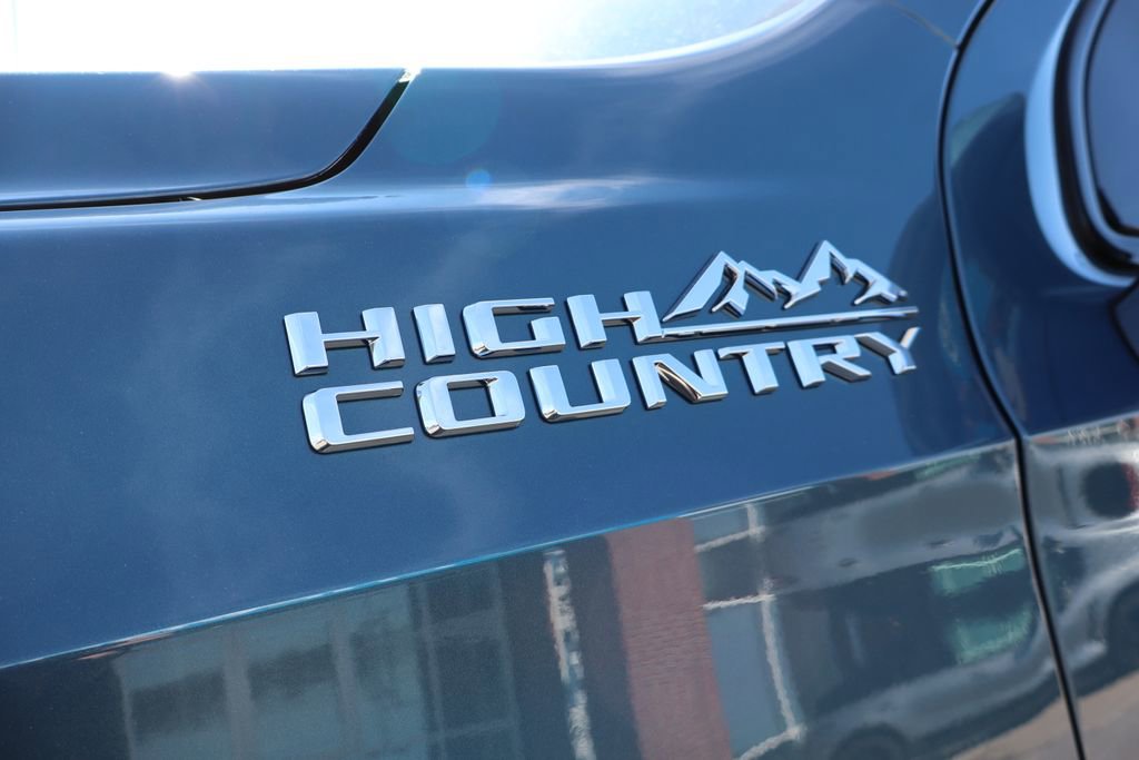 New 2026 Chevrolet Suburban High Country image 8