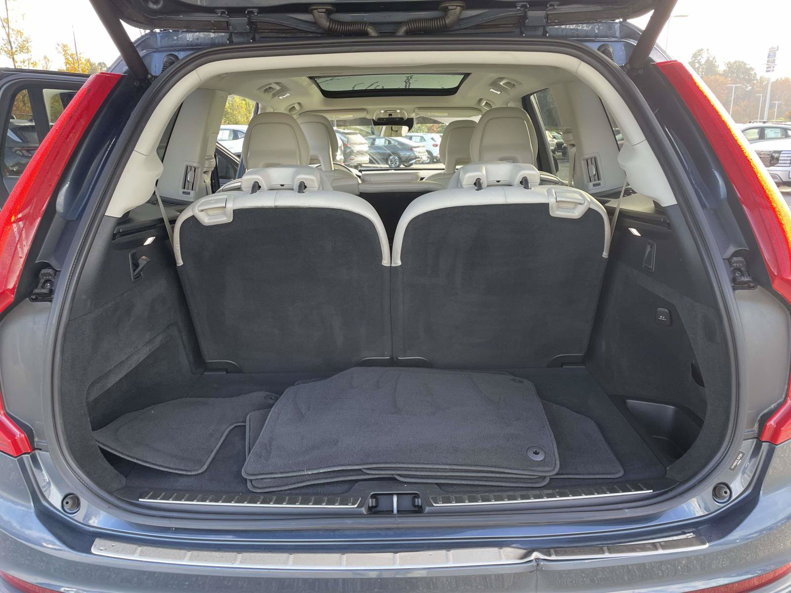 Used 2020 Volvo XC90 T5 Momentum w/ Protection Package Premier FWD image 30