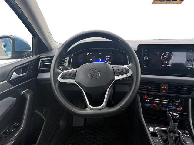 Used 2025 Volkswagen Jetta SE w/ Sunroof Package image 13