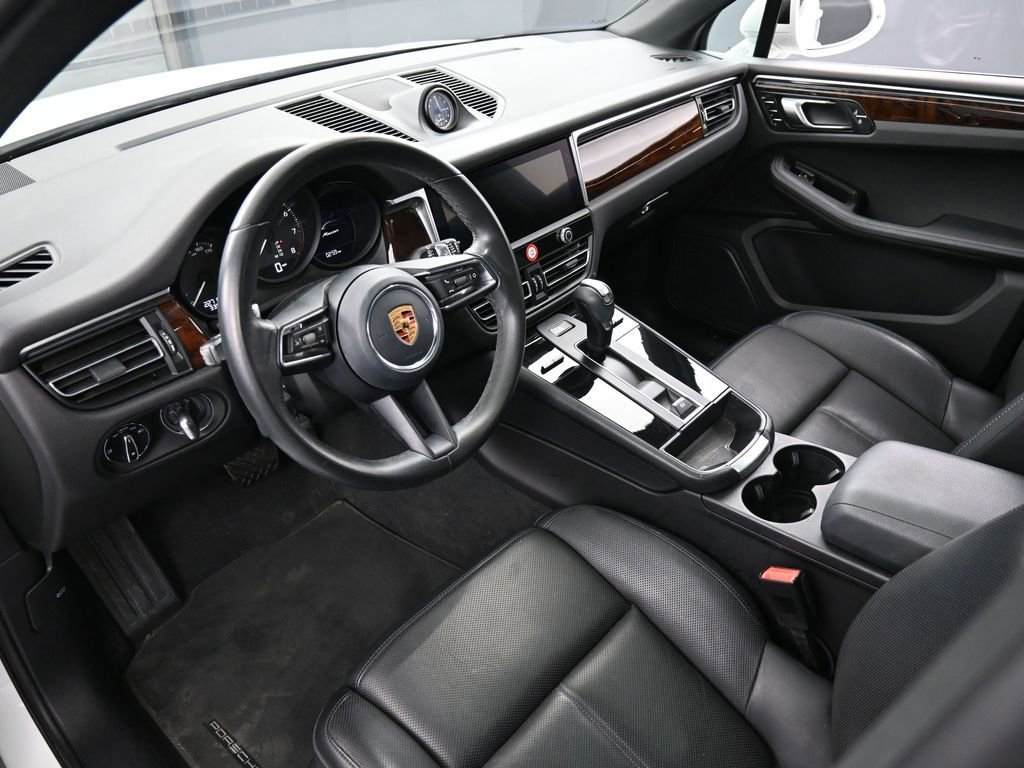Certified 2022 Porsche Macan image 4