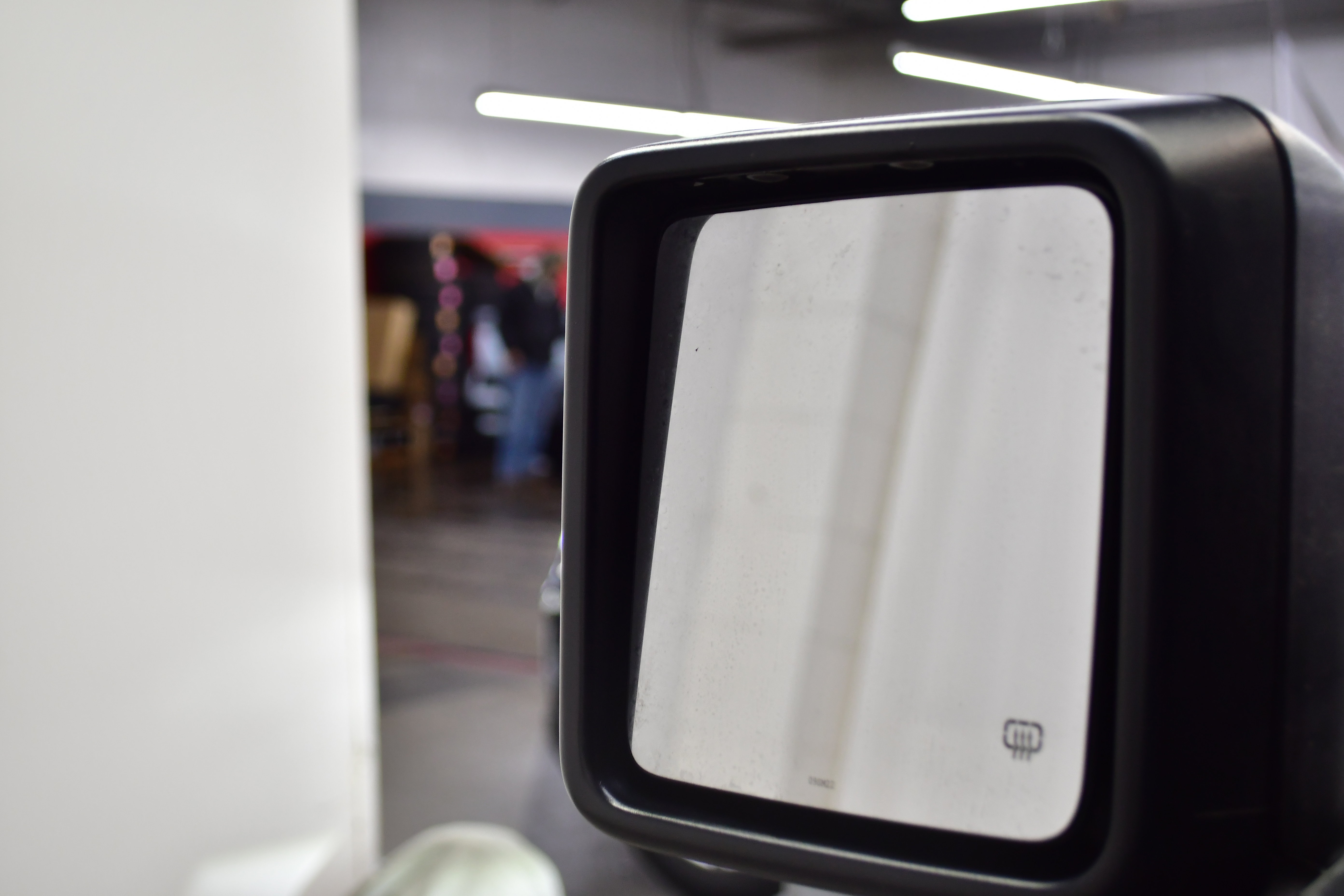 Used 2023 Jeep Wrangler Unlimited w/ Sun & Screen Package image 24