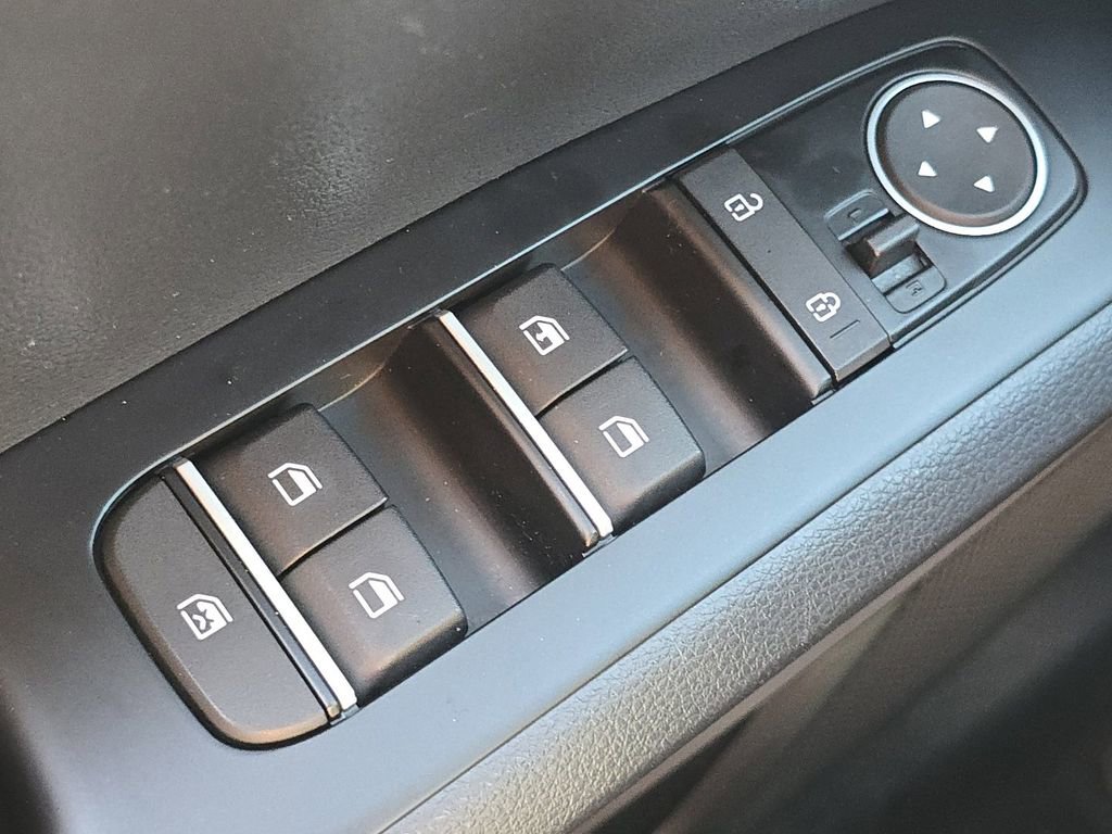 Used 2023 Kia Soul LX w/ LX Technology Package FWD image 24