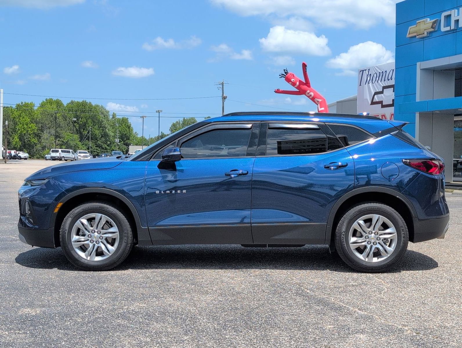 Used 2022 Chevrolet Blazer LT FWD image 2