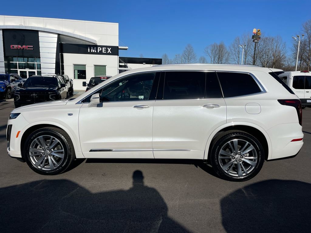 Used 2024 Cadillac XT6 Premium Luxury image 2