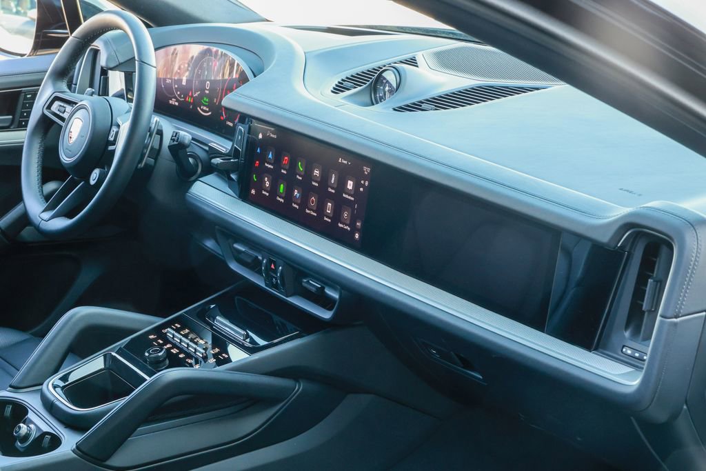 Certified 2025 Porsche Cayenne E-Hybrid Coupe image 56