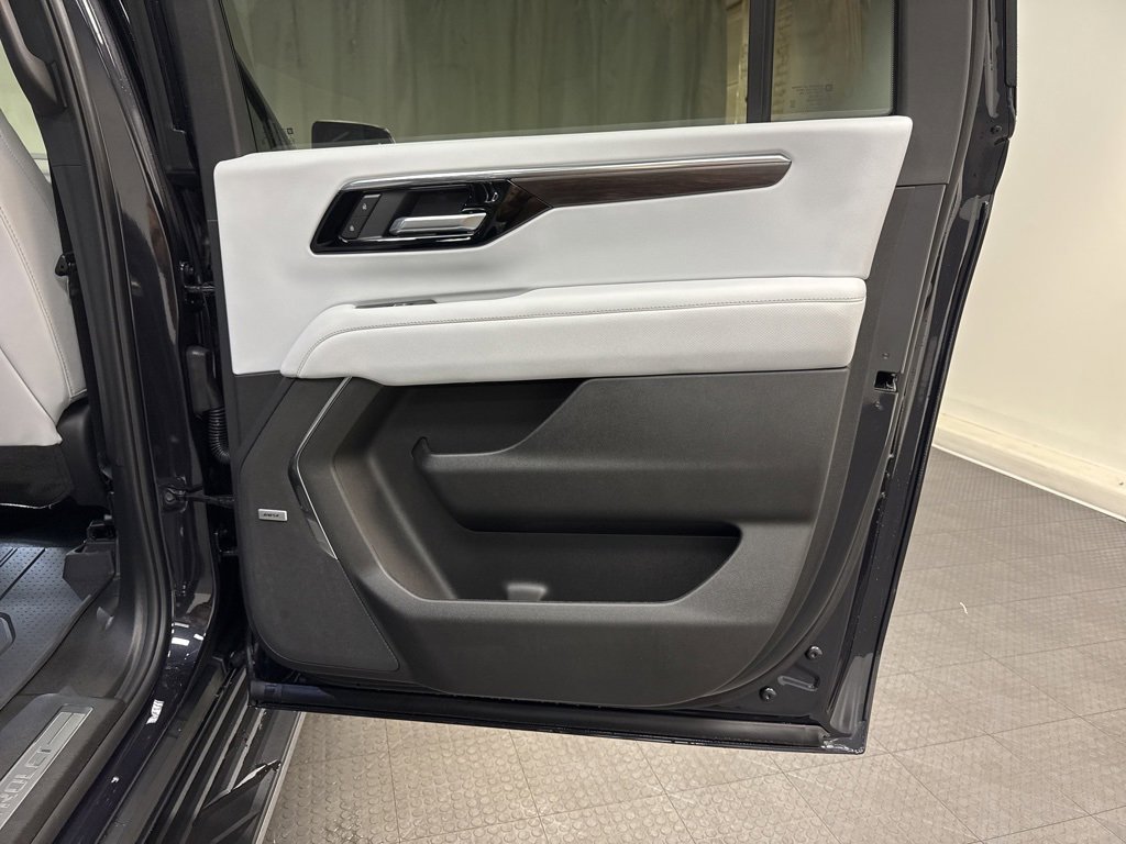 New 2026 Chevrolet Suburban Premier image 16