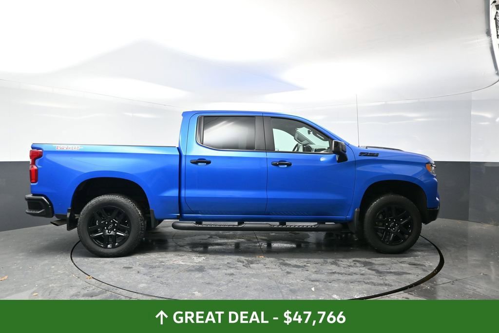 Used 2025 Chevrolet Silverado 1500 LT Trail Boss w/ LPO, Dark Essentials Package image 4