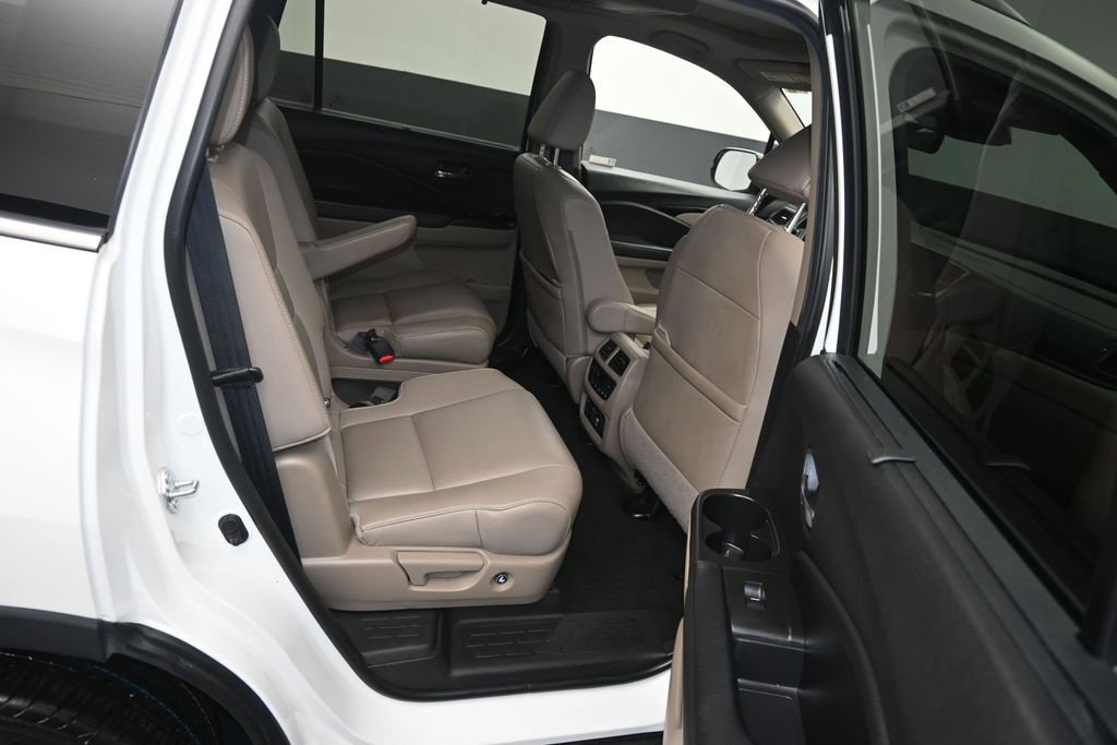 Used 2021 Honda Pilot Touring image 11