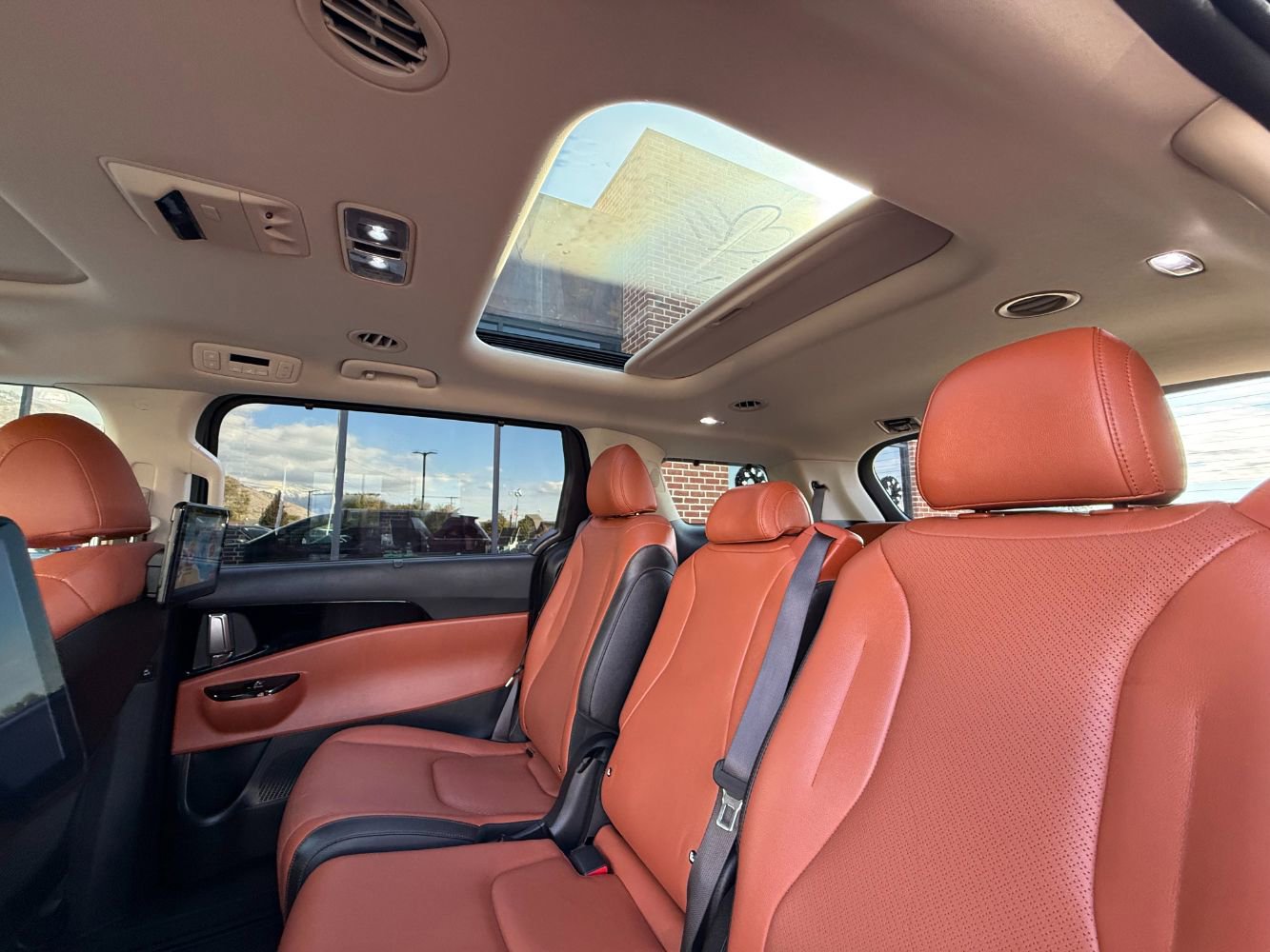 Used 2024 Kia Carnival SX Prestige image 28