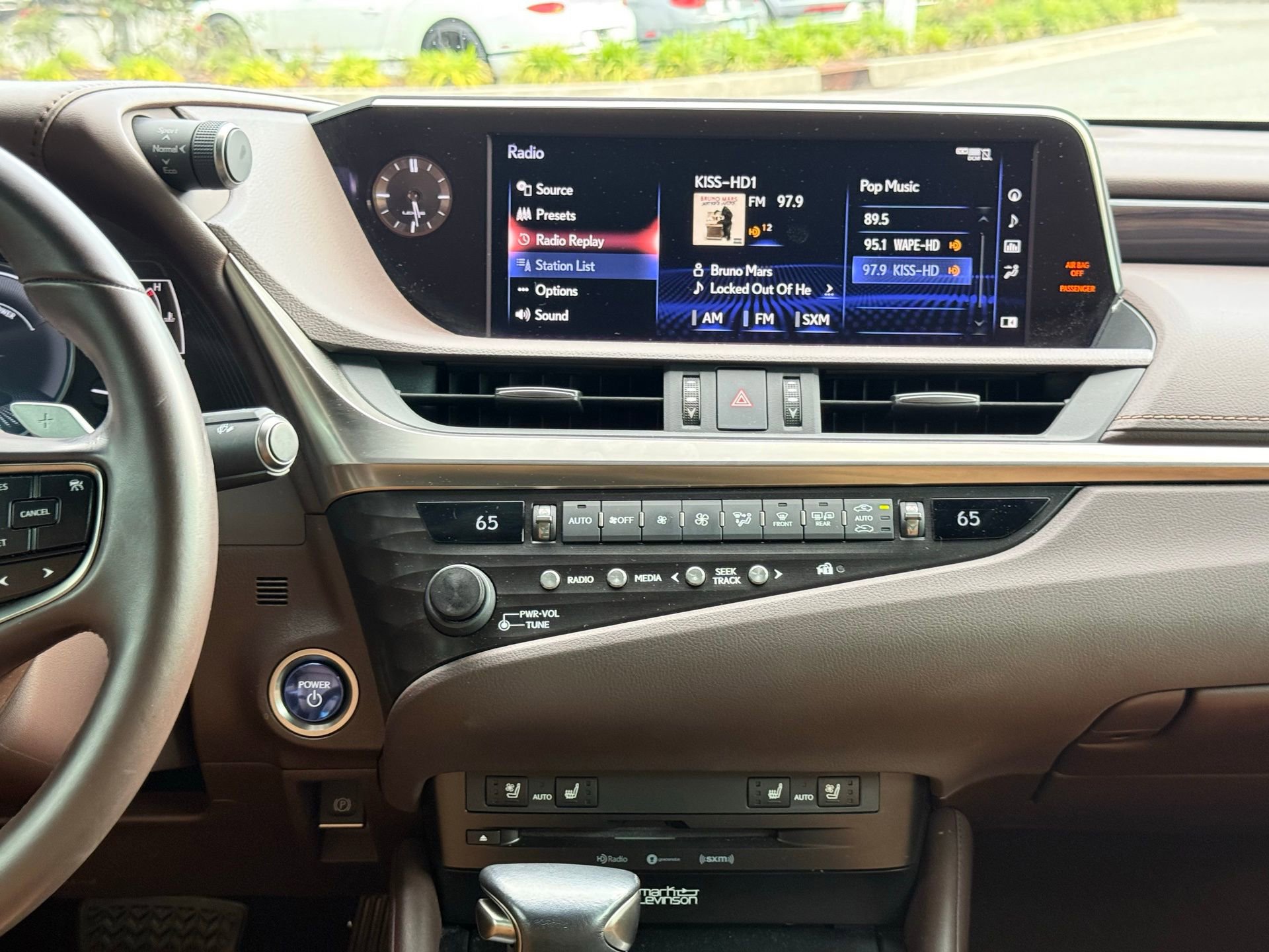 Used 2020 Lexus ES 300h w/ Premium Package FWD image 30